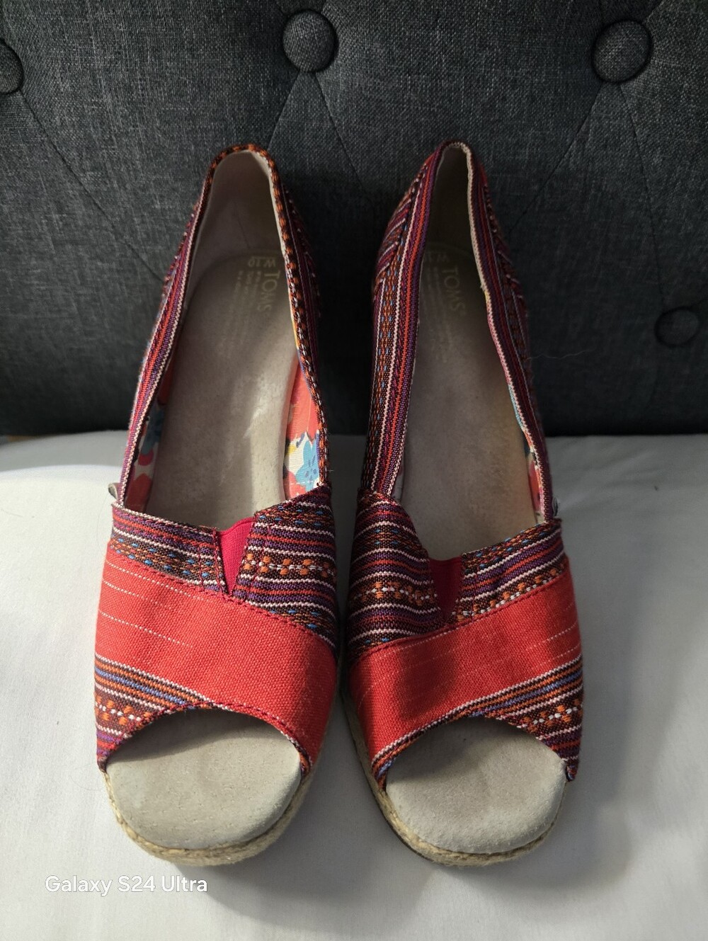 Toms Red Textile Women’s Espadrille Wedges with Multicolor Stripes * Sz 10